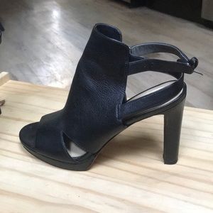 VIA SPIGA exposed toe black heel